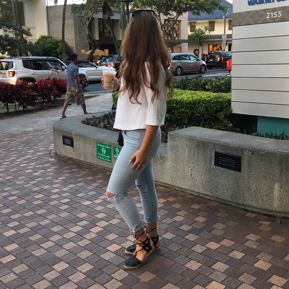 Open back, white quilted size M top